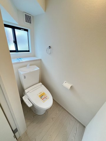 【トイレ】 | 糟屋郡粕屋町長者原東3丁目1期　1号棟（全1棟）【仲介手数料無料・0円】 | 施工例。2階にもトイレです。施工例は完成時と異なる場合があります。