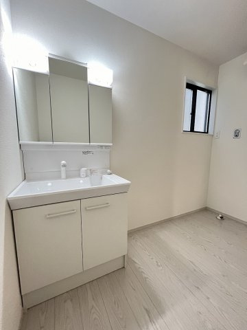 【洗面所】 | 糟屋郡粕屋町長者原東3丁目1期　1号棟（全1棟）【仲介手数料無料・0円】 | 施工例。施工例は完成時と異なる場合があります。