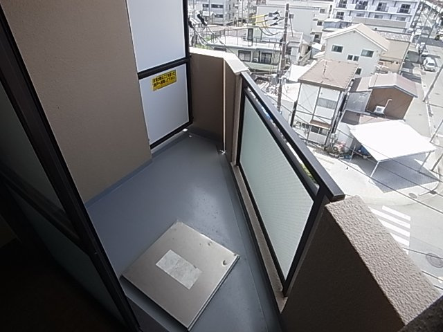 神戸市兵庫区兵庫町２丁目の賃貸マンションのバルコニー