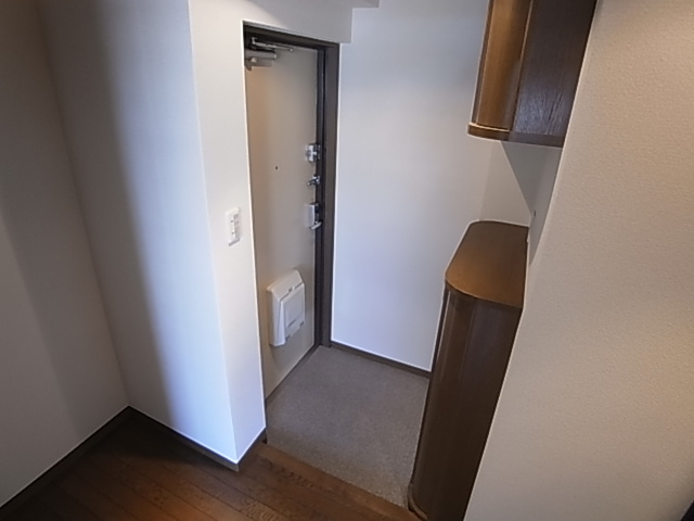 神戸市兵庫区兵庫町２丁目の賃貸マンションの玄関