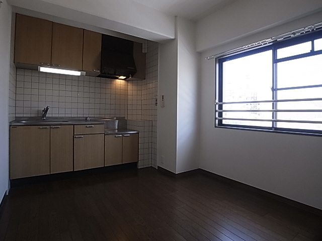 神戸市兵庫区兵庫町２丁目の賃貸マンションの居間・リビング|ダイニング