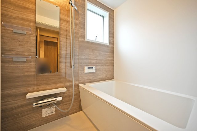 東難波住宅1号棟の独立洗面台|浴室リフォーム済みです◎ 浴室乾燥機付きでカビ繁殖を防止できます。