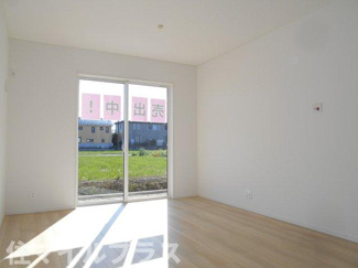 【居間・リビング】 | 郡山市御前南5丁目新築一戸建て２棟 | ゆったり過ごせるリビングです