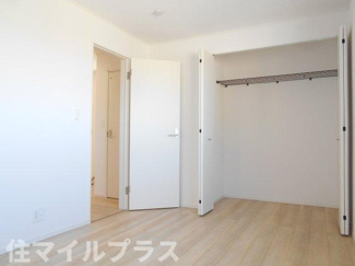 【洋室】 | 郡山市御前南5丁目新築一戸建て２棟 | 広々とした洋室です