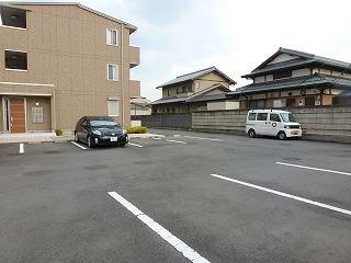 エテルノの駐車場