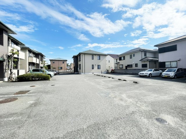 シャーメゾン沖洲　２番館の駐車場