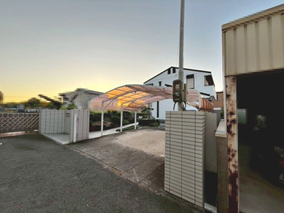 【前面道路含む現地写真】 | 流木町　中古戸建 | キッチン２ヶ所ありますよ！２世帯住宅にもいいですね♪