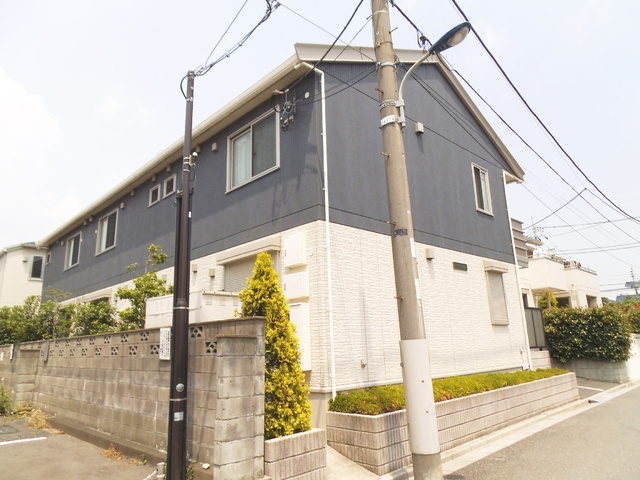 パークヒルズの外観|車通りがそれほど多くない場所に立地しています♪