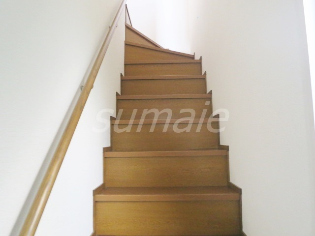 パークヒルズの設備|お部屋に上がる階段です！