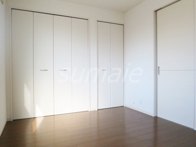 パークヒルズの洋室|こちらも収納たっぷり♪