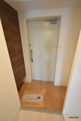 Luxe新大阪1　仲介手数料無料の玄関