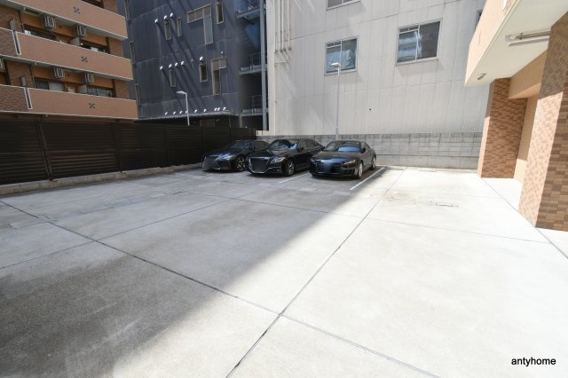 Luxe新大阪1　仲介手数料無料の駐車場