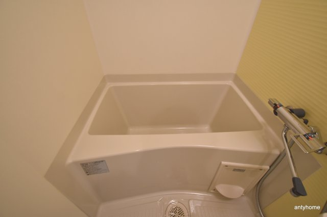 Luxe新大阪1　仲介手数料無料の浴室