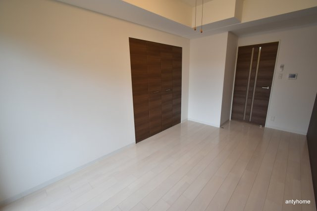 Luxe新大阪1　仲介手数料無料の洋室