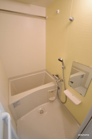 Luxe新大阪1　仲介手数料無料の浴室