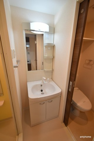 Luxe新大阪1　仲介手数料無料の洗面所