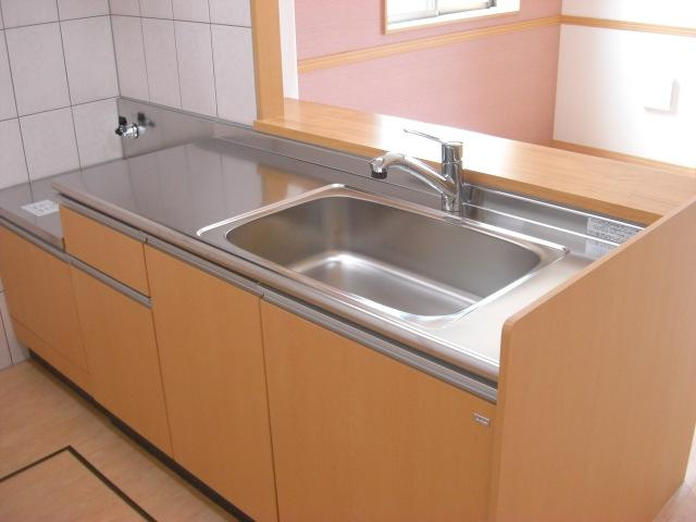 レジデンスヒルズ　ノースコートのキッチン|リビングを見渡せる人気の対面式キッチンです。