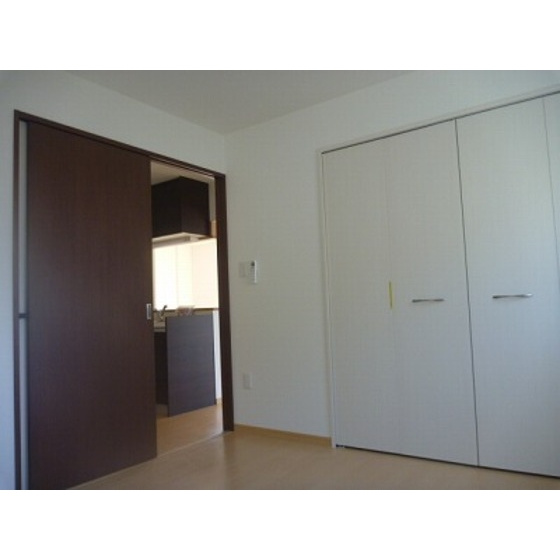 Ｐｕｅｒｔａ　ｓｕｒ　ＴＯＫＩＯの洋室