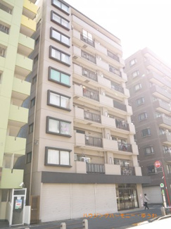 【外観】 | 洗練された印象の外観で訪れる人の記憶にも残るスタイリッシュな邸宅。