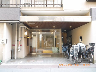 【エントランス】 | 住まいの顔にふさわしい落ち着いた迎賓空間