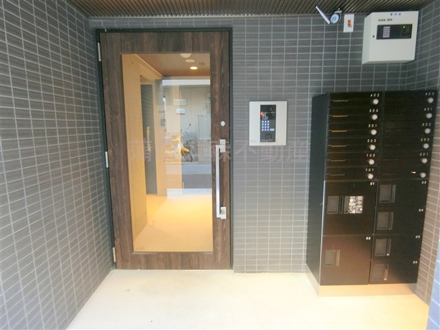 蒲田レーベルのエントランス|TVモニター付オートロック宅配BOXメールBOX　エントランス