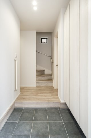 新築分譲［ミラクラスもえぎ野］の玄関