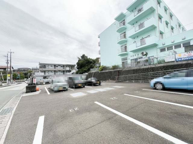 高の森コーポの駐車場