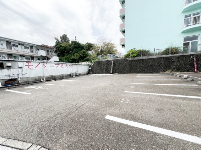 高の森コーポの駐車場