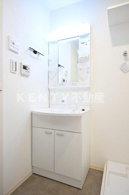 【独立洗面台】 | フェリデンシア御嶽山 | 朝の支度にも助かる、独立の洗髪洗面化粧台