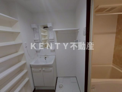 【洗面所】 | テラスハウス | 忙しい朝には欠かせない洗面所です