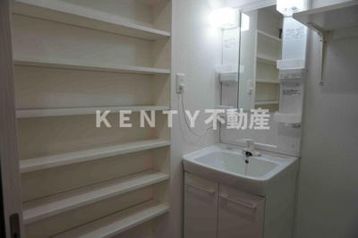 【洗面所】 | テラスハウス | 明るい洗面所です