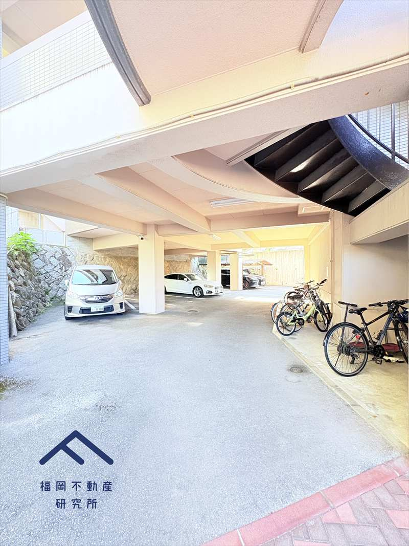 ダイナコート高宮の駐車場