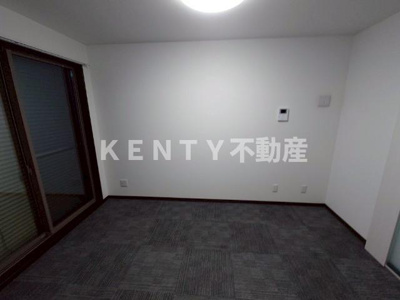 【寝室】 | テラスハウス | 広くて明るい寝室