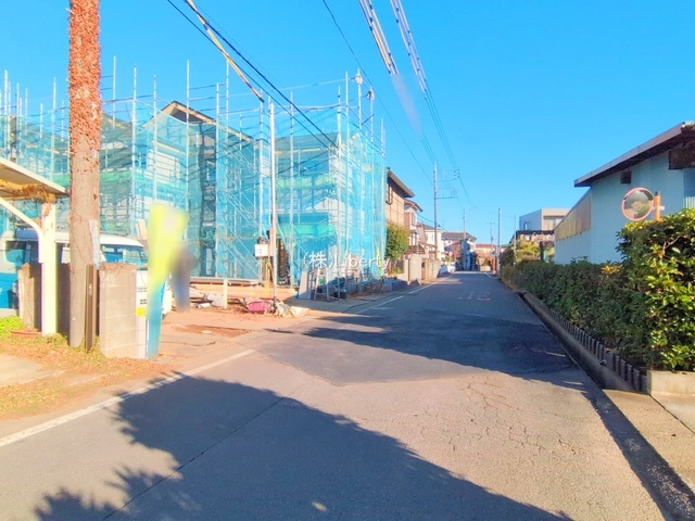 取手市戸頭16期　新築戸建　1号棟の前面道路含む現地写真