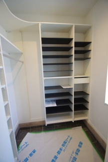 【内観：施工例】 | 【仲介手数料無料！！】日野市新町3丁目　新築戸建て（9期全6棟）A号棟　5380万円 | シューズインクローク