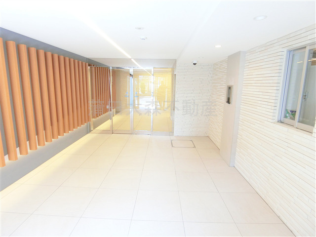 リヴシティ本羽田のエントランス|防犯カメラTVモニター付オートロック宅配BOXメールBOX管理人室　エントランス