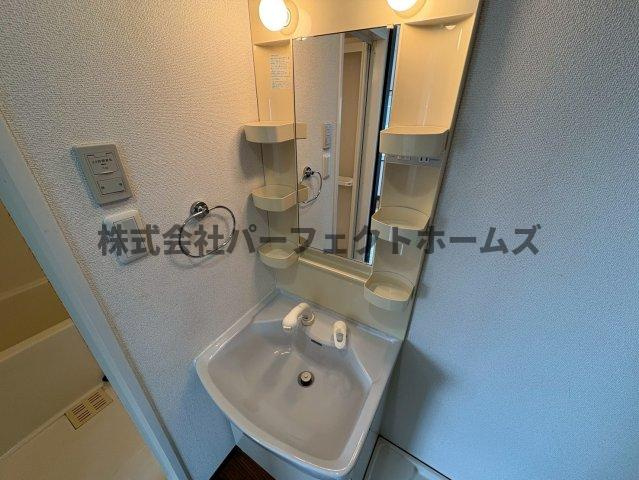 香里グリーンハイツの独立洗面台|独立洗面台、小物を置くことができて便利です