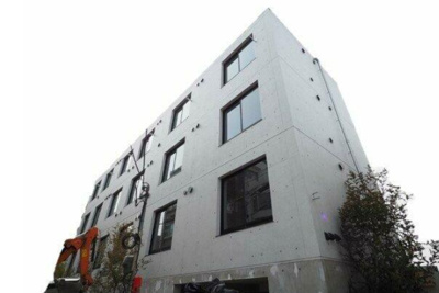 【外観】 | ラクラス中野弥生町 | 鉄筋コンクリート造のがっちりとした建物。