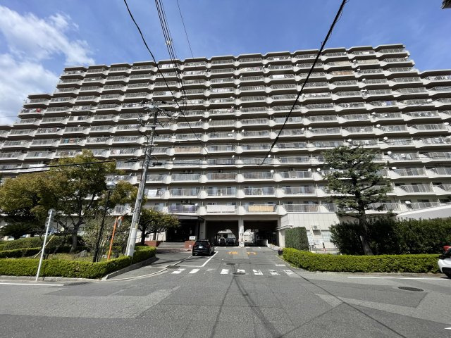 みゆきパークマンションA棟の外観|広電宇品線電停「県病院前」徒歩2分！イオンみゆき店に隣接！生活利便性の高い快適立地です。