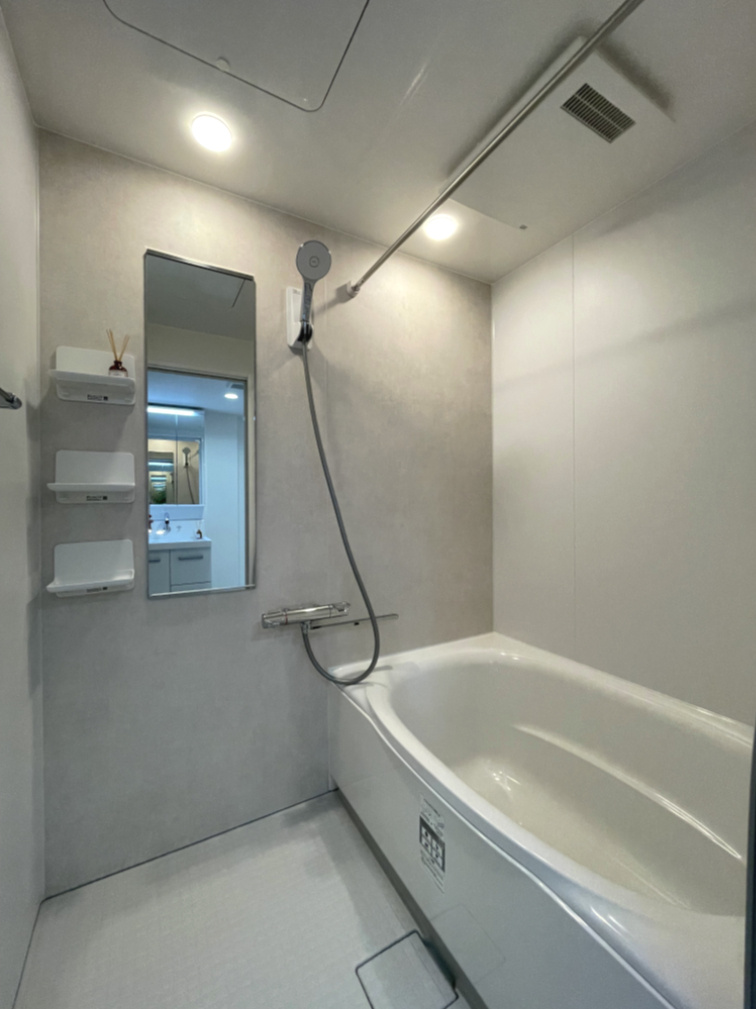 みゆきパークマンションA棟の浴室|洗濯物干しに役立つ換気乾燥機能付き。気になる水回り設備もリフォーム済で気持ちよくご入居いただけます！