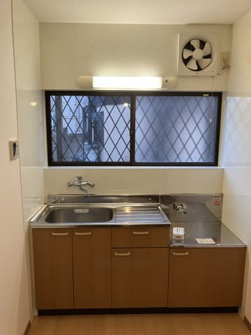 AB店舗のキッチン