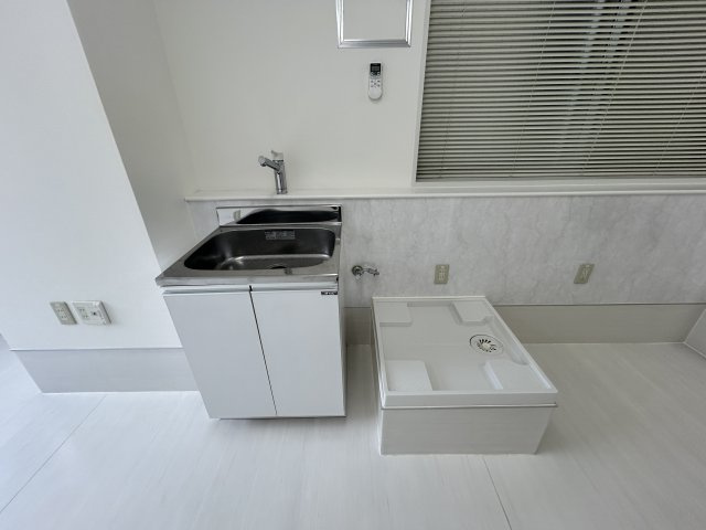 ＡＵＢＥ新川ビル　903のキッチン