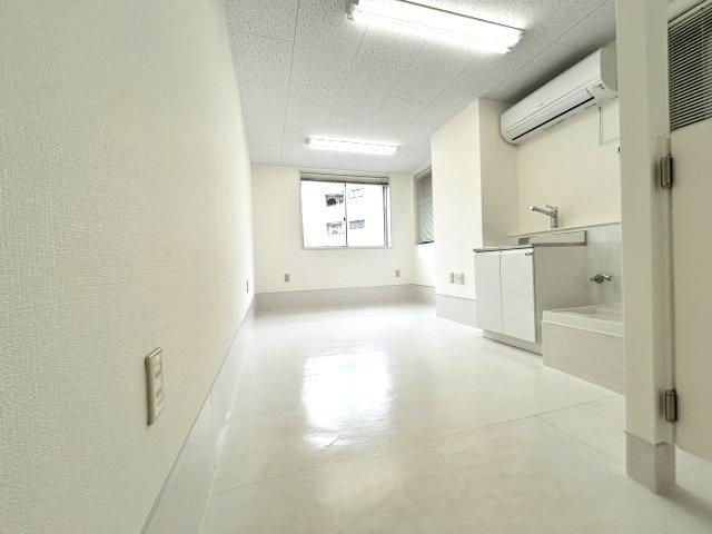 ＡＵＢＥ新川ビル　903の内装