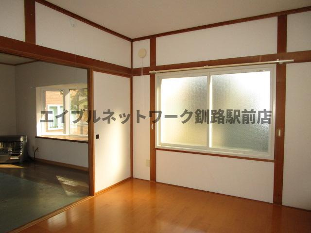 米町2丁目2世帯貸家の洋室