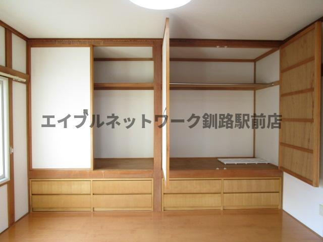 米町2丁目2世帯貸家の収納