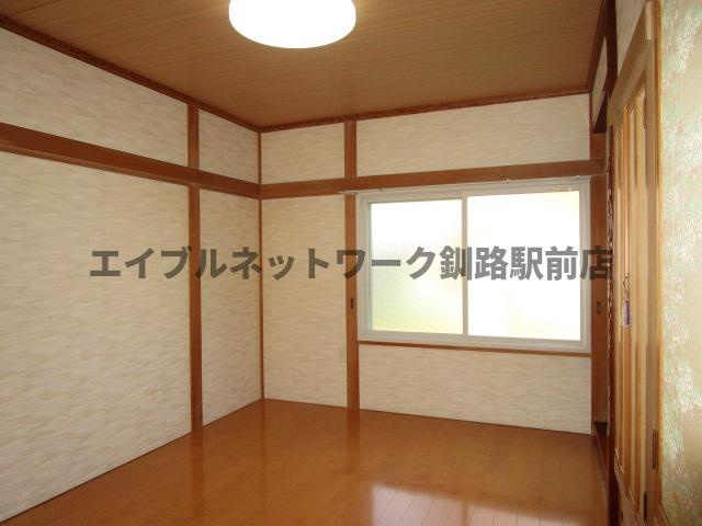 米町2丁目2世帯貸家の内装
