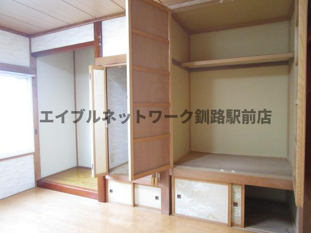 米町2丁目2世帯貸家の和室