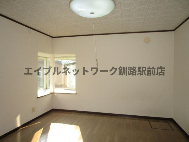 米町2丁目2世帯貸家の内装