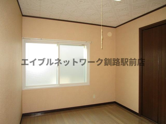 米町2丁目2世帯貸家の洋室