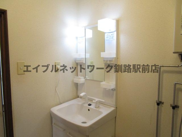 米町2丁目2世帯貸家の洗面所